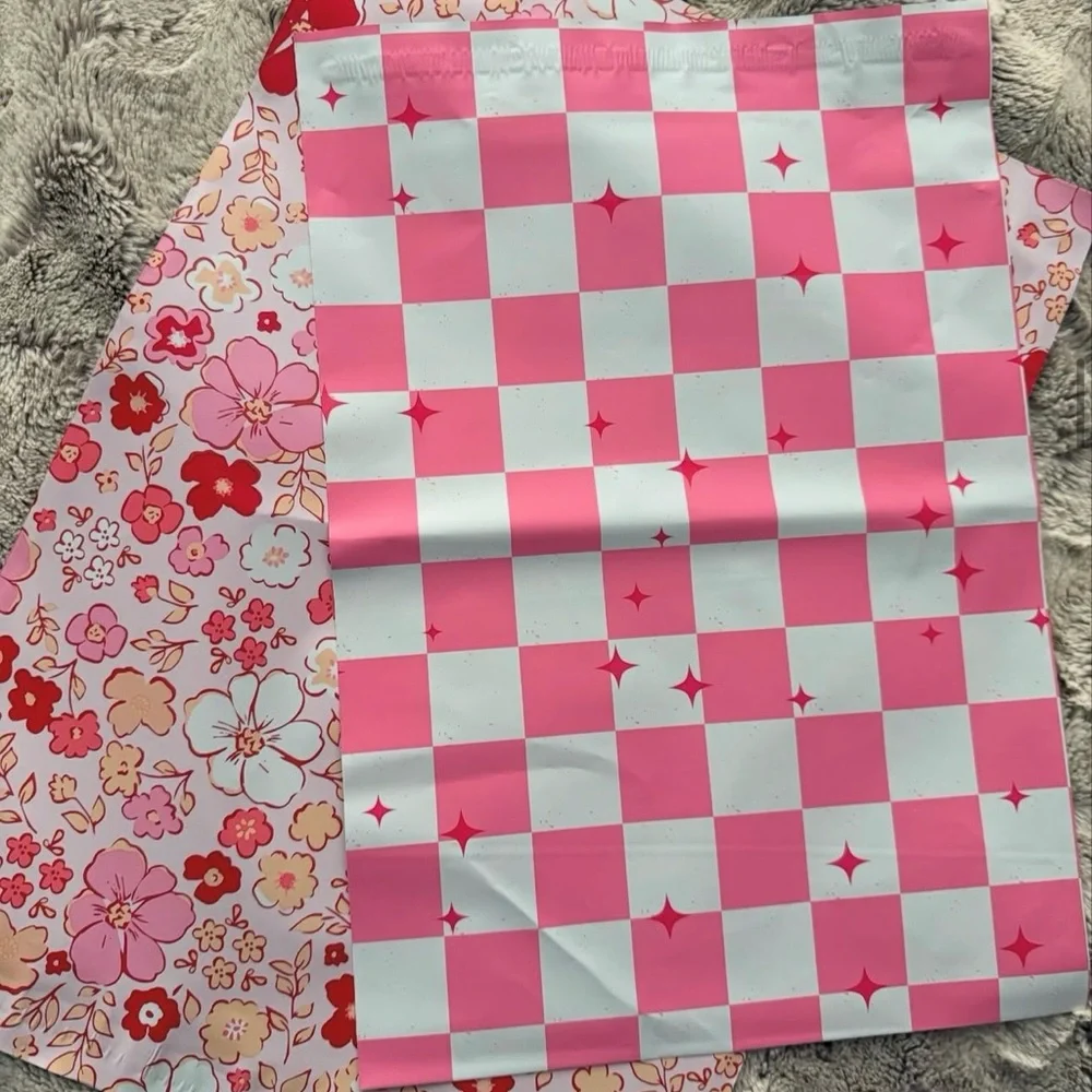 Pink Check Poly Mailers 7.5x10.5 Poly Mailers Pack of 25 - Picture 3 of 5